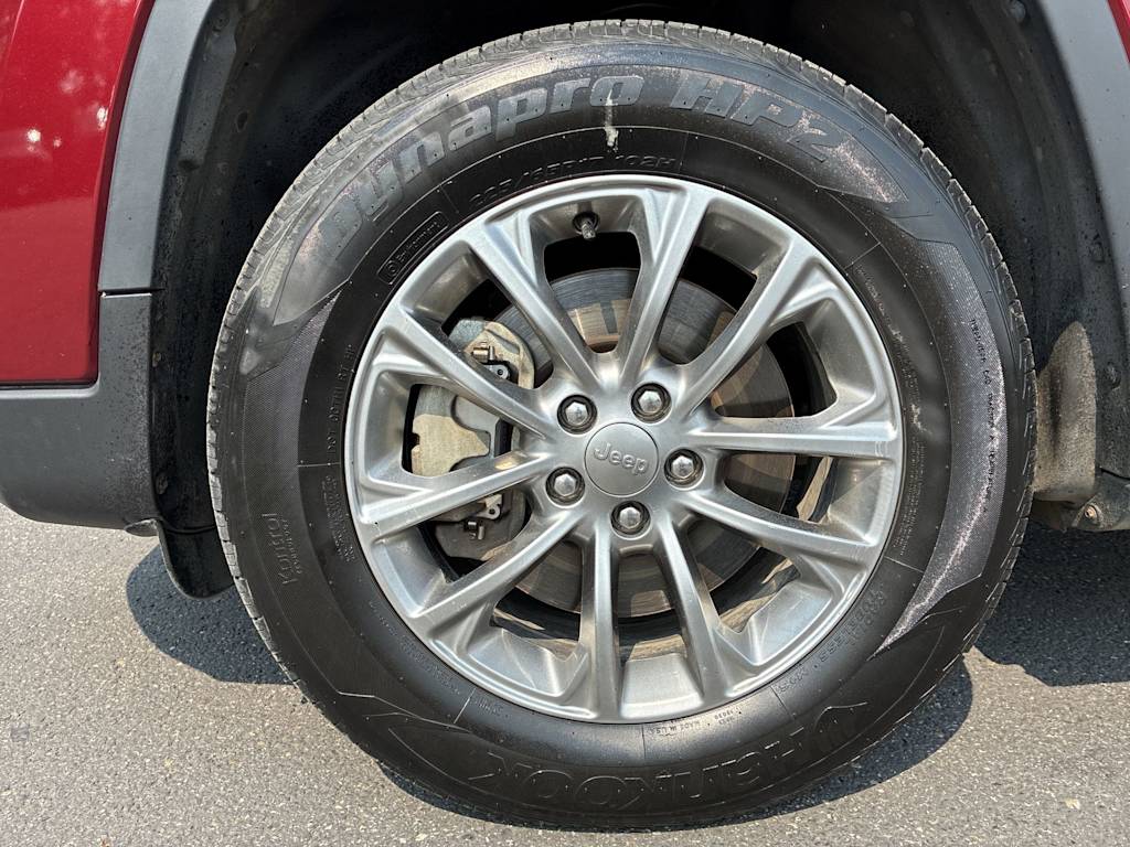Thumbnail: 2019 Jeep Cherokee - 6