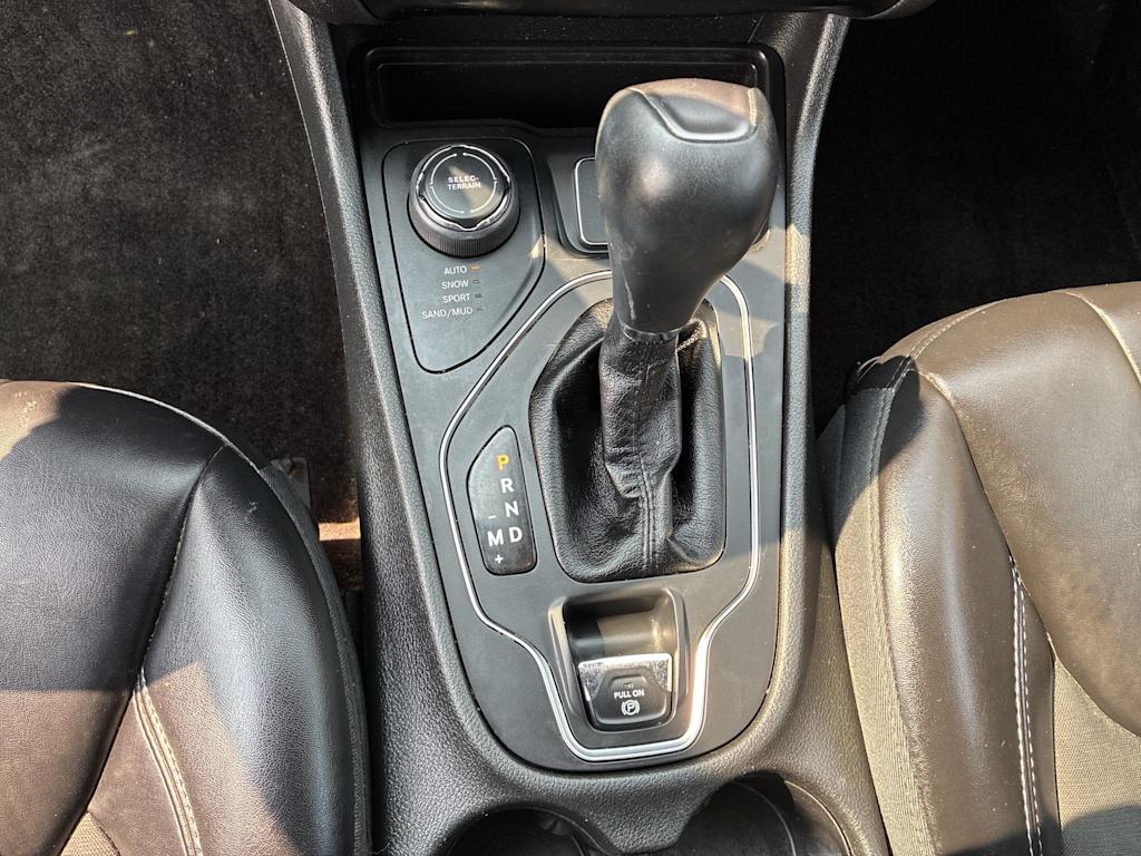 Thumbnail: 2019 Jeep Cherokee - 11