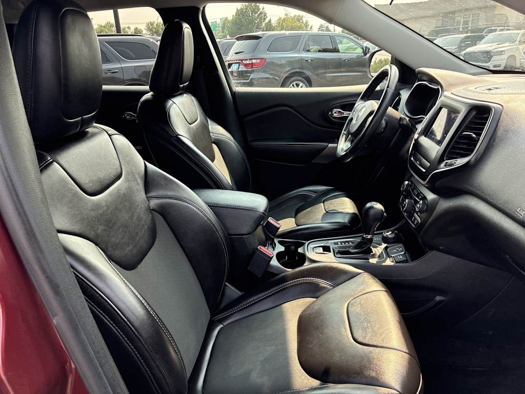Thumbnail: 2019 Jeep Cherokee - 23