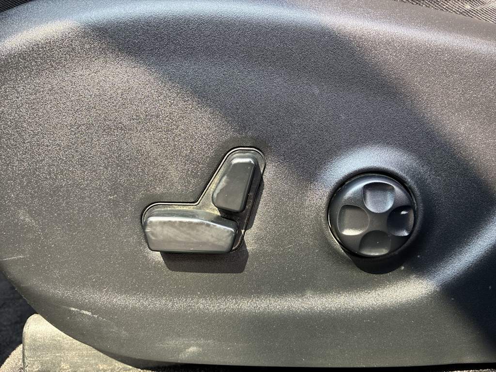 Thumbnail: 2019 Jeep Cherokee - 20