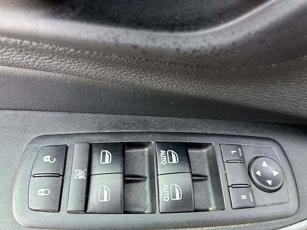 Thumbnail: 2019 Jeep Cherokee - 21