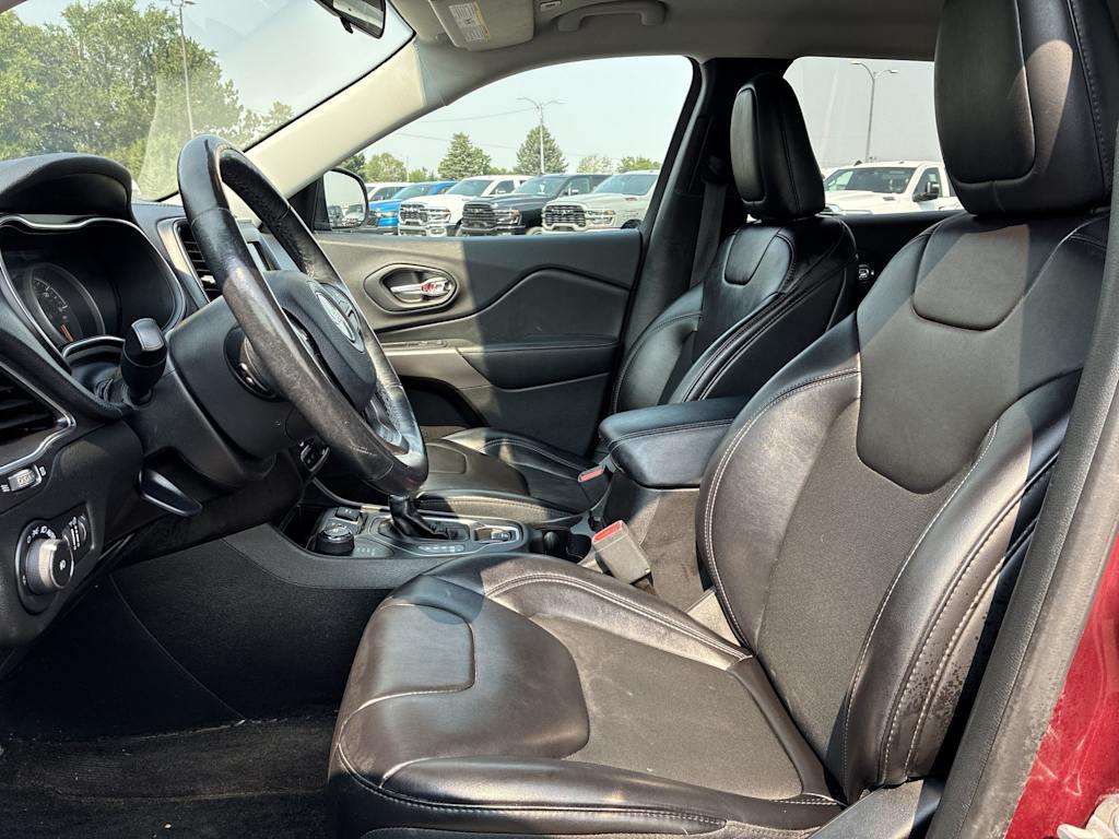 Thumbnail: 2019 Jeep Cherokee - 8