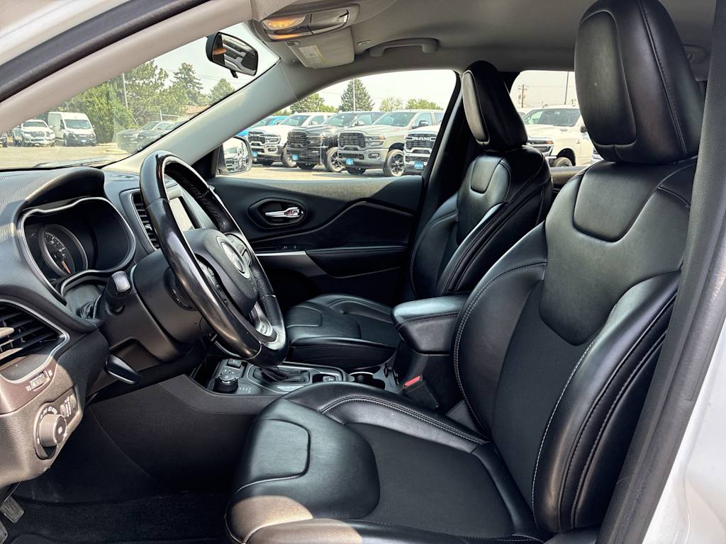 Thumbnail: 2019 Jeep Cherokee - 8