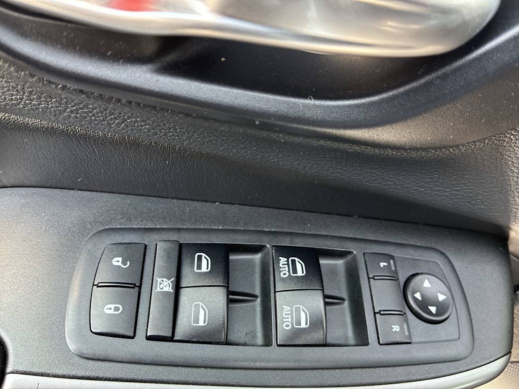 Thumbnail: 2019 Jeep Cherokee - 21