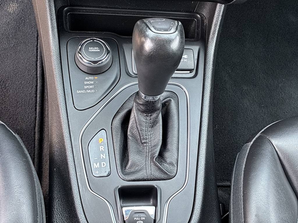 Thumbnail: 2019 Jeep Cherokee - 12