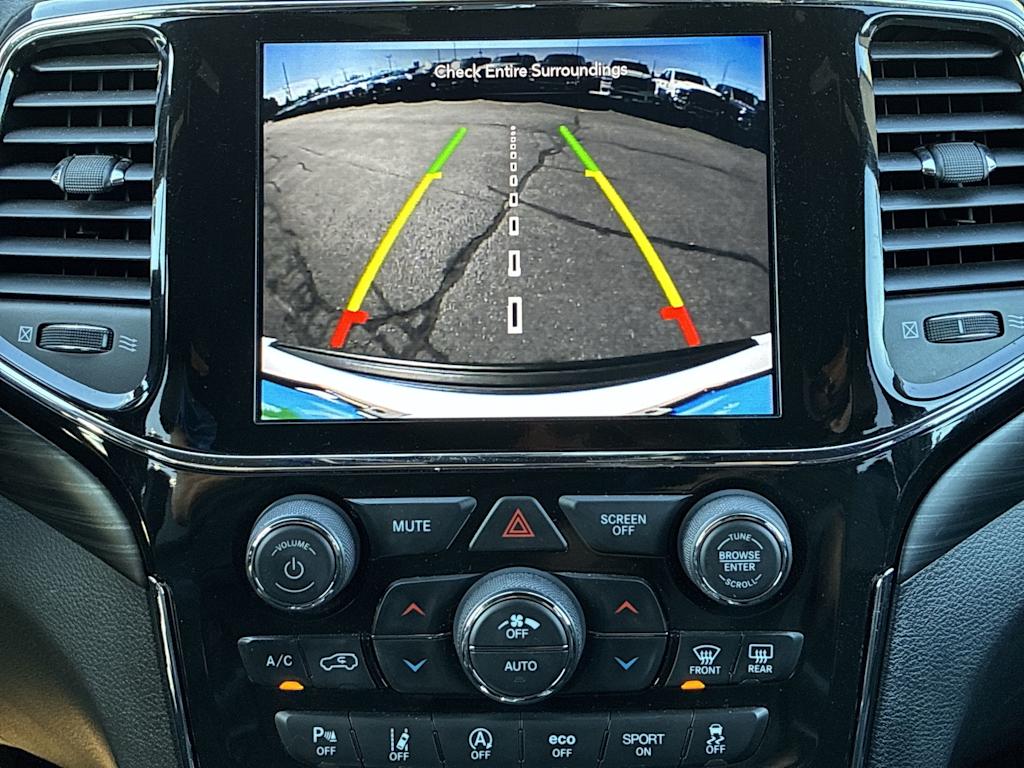 Thumbnail: 2021 Jeep Grand Cherokee - 24