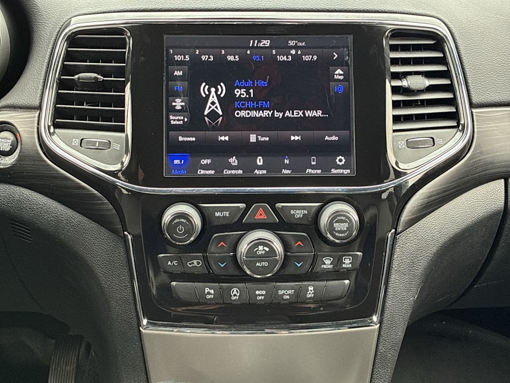 Thumbnail: 2022 Jeep Grand Cherokee - 11