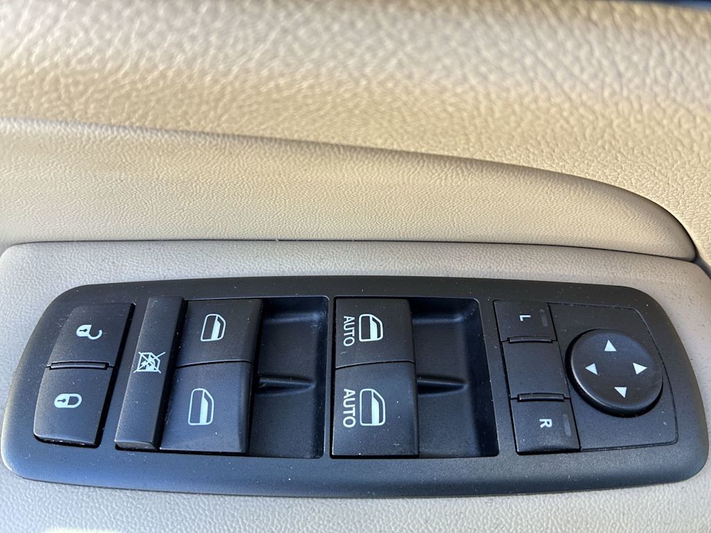 Thumbnail: 2014 Jeep Grand Cherokee - 21