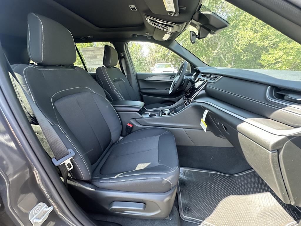 Thumbnail: 2025 Jeep Grand Cherokee - 24