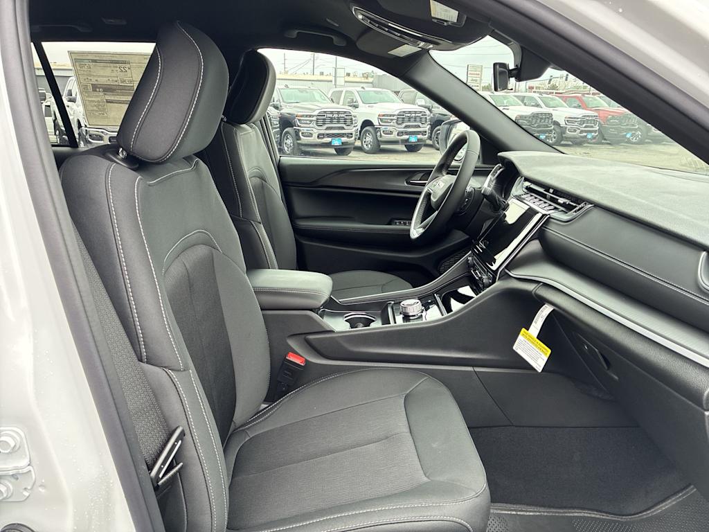 Thumbnail: 2026 Jeep Grand Cherokee - 25