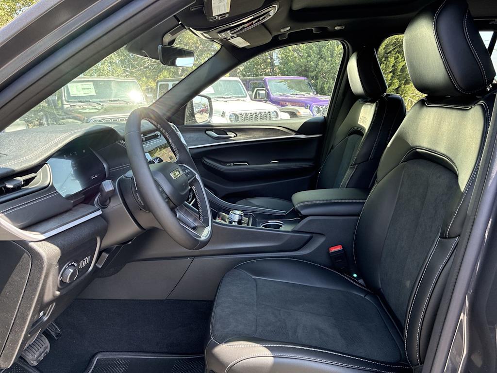 Thumbnail: 2026 Jeep Grand Cherokee - 8
