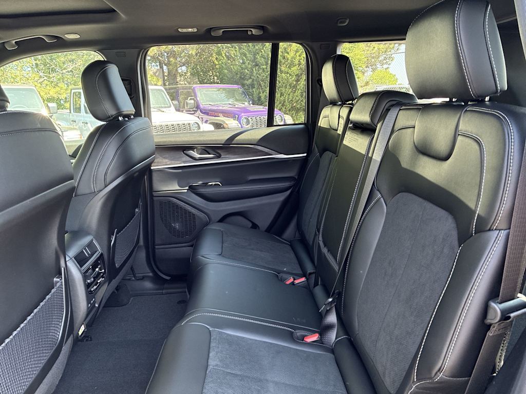 Thumbnail: 2026 Jeep Grand Cherokee - 10