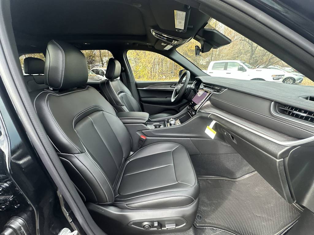 Thumbnail: 2025 Jeep Grand Cherokee - 8