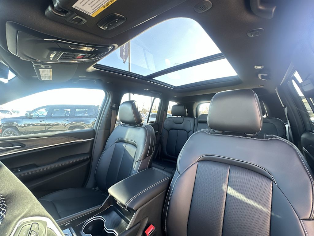 Thumbnail: 2025 Jeep Grand Cherokee - 9