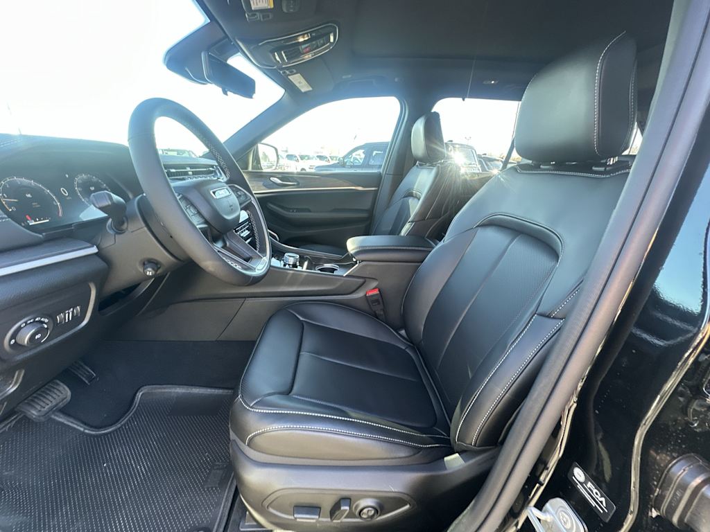 Thumbnail: 2025 Jeep Grand Cherokee - 8