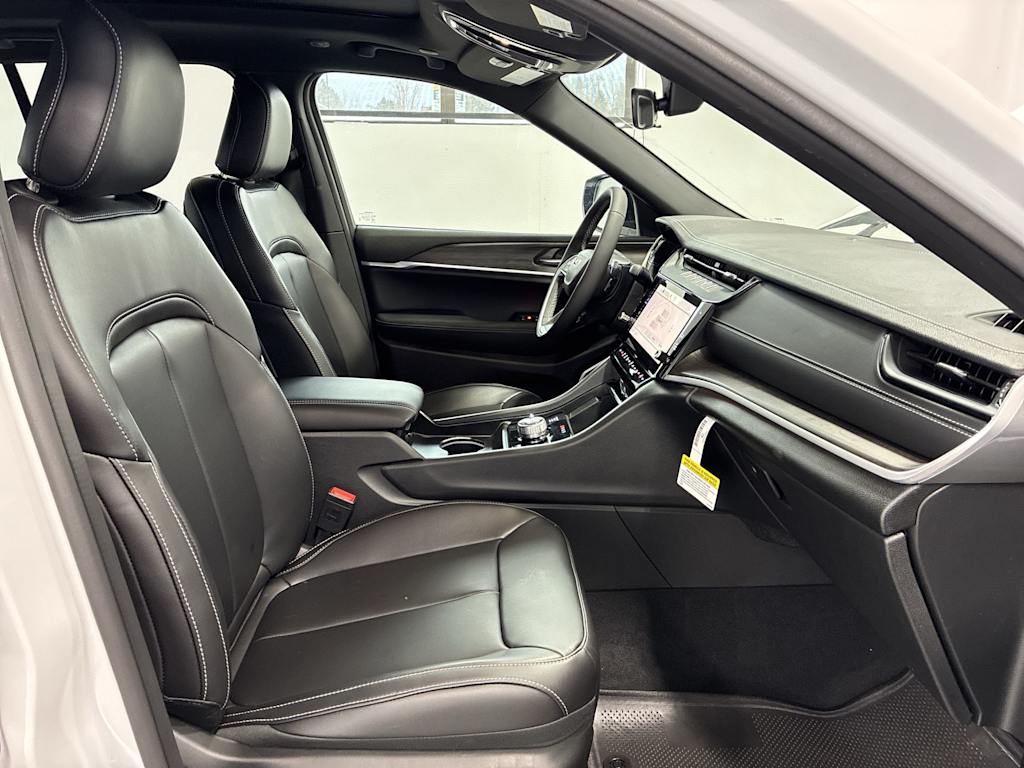 Thumbnail: 2026 Jeep Grand Cherokee - 11