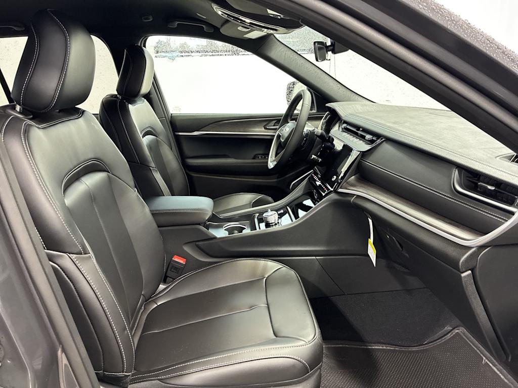 Thumbnail: 2026 Jeep Grand Cherokee - 9