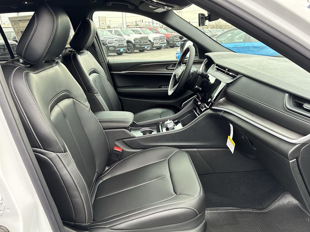 Thumbnail: 2026 Jeep Grand Cherokee - 25