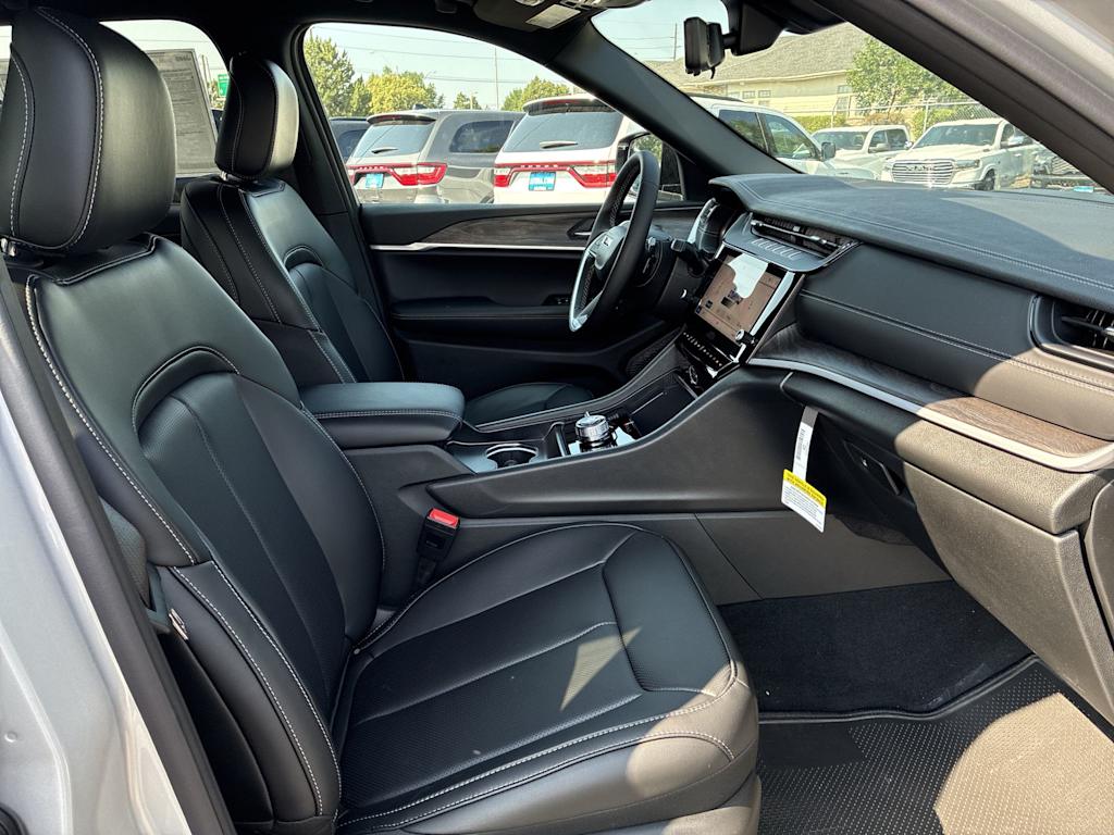 Thumbnail: 2026 Jeep Grand Cherokee - 10