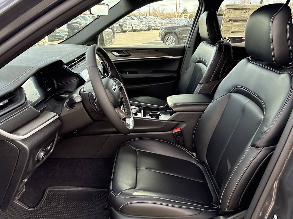 Thumbnail: 2026 Jeep Grand Cherokee - 8