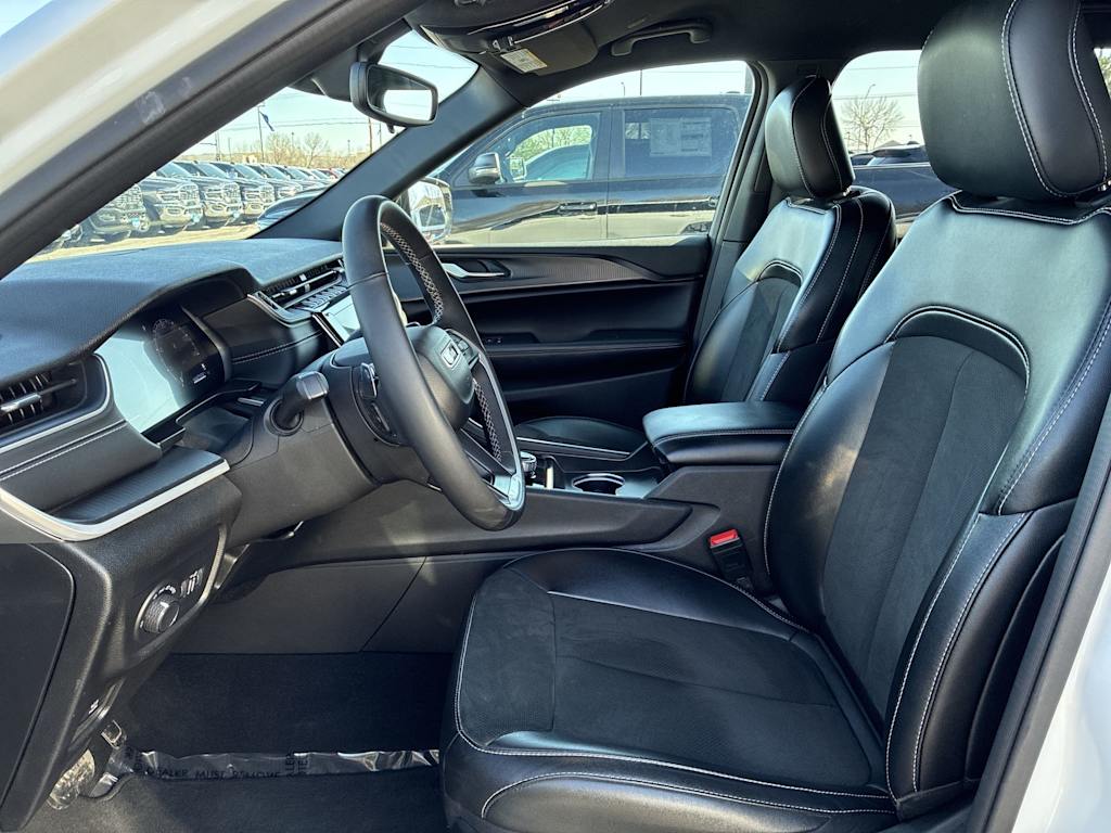 Thumbnail: 2024 Jeep Grand Cherokee L - 9