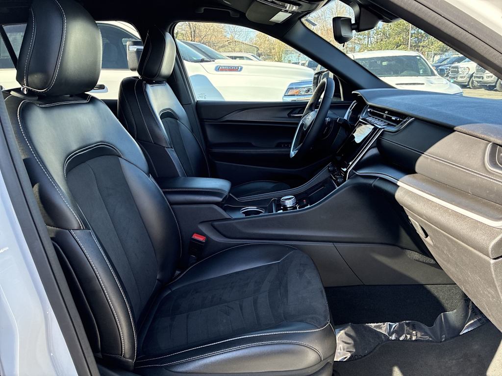 Thumbnail: 2024 Jeep Grand Cherokee L - 10