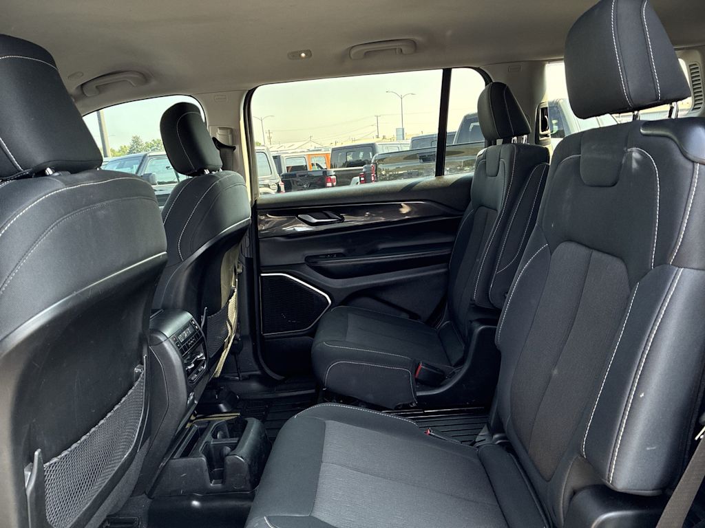 2022 Jeep Grand Cherokee L Laredo - Photo 10