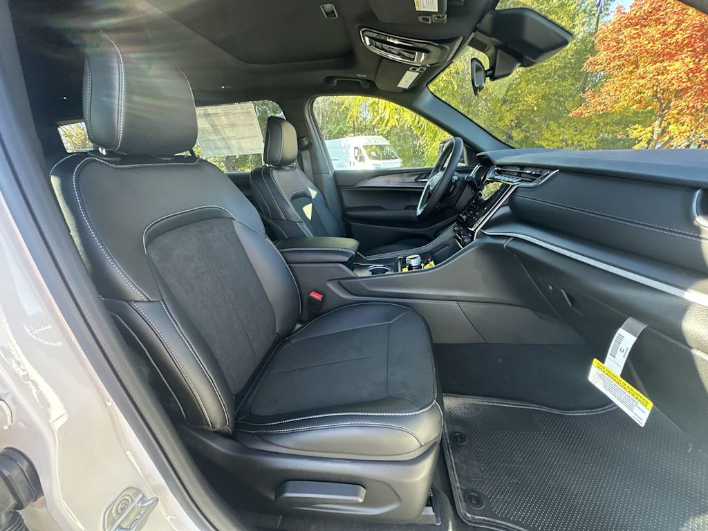 Thumbnail: 2025 Jeep Grand Cherokee L - 25