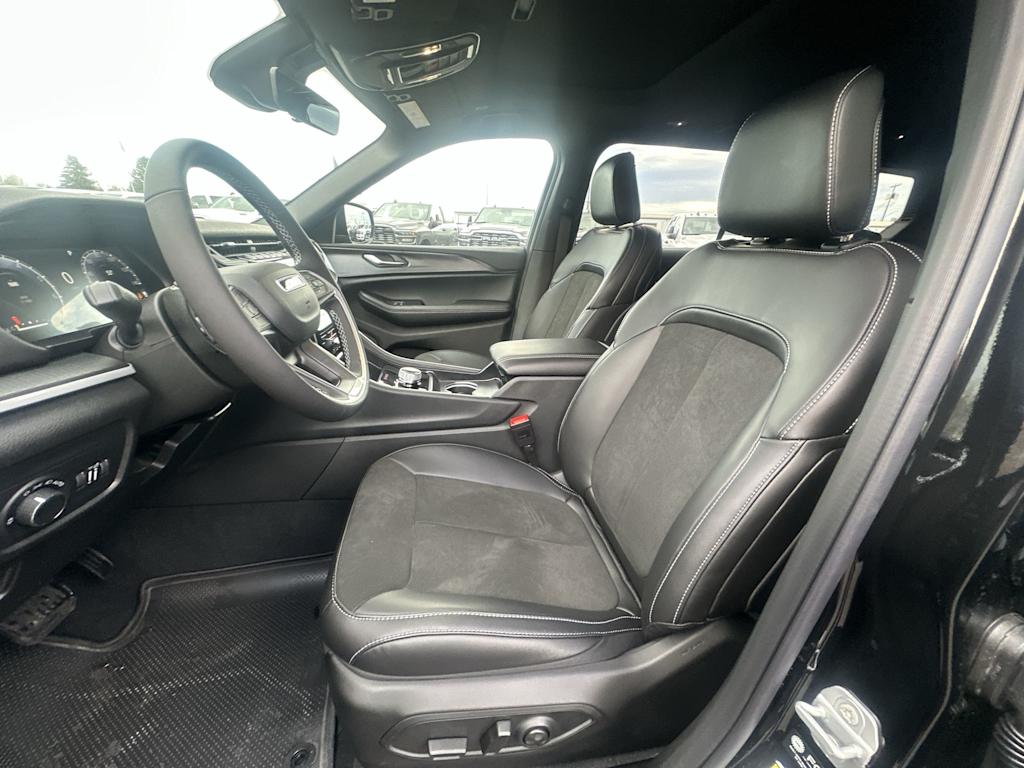 Thumbnail: 2025 Jeep Grand Cherokee L - 7