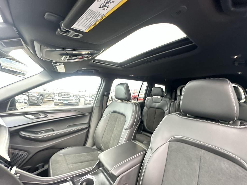 Thumbnail: 2025 Jeep Grand Cherokee L - 21