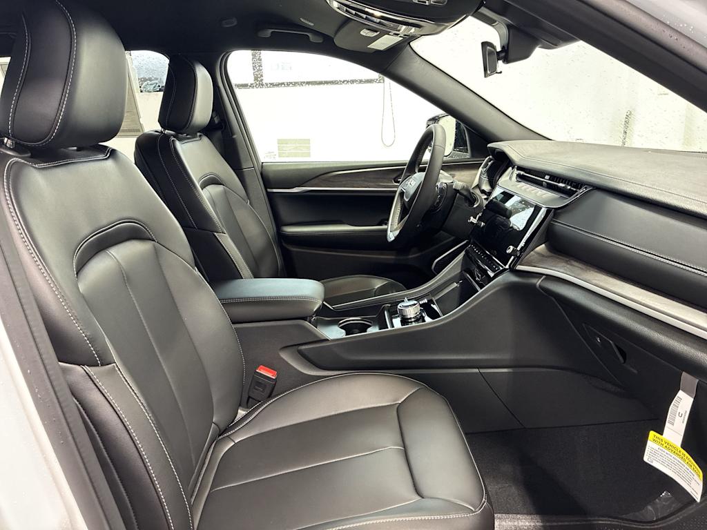 Thumbnail: 2026 Jeep Grand Cherokee L - 9