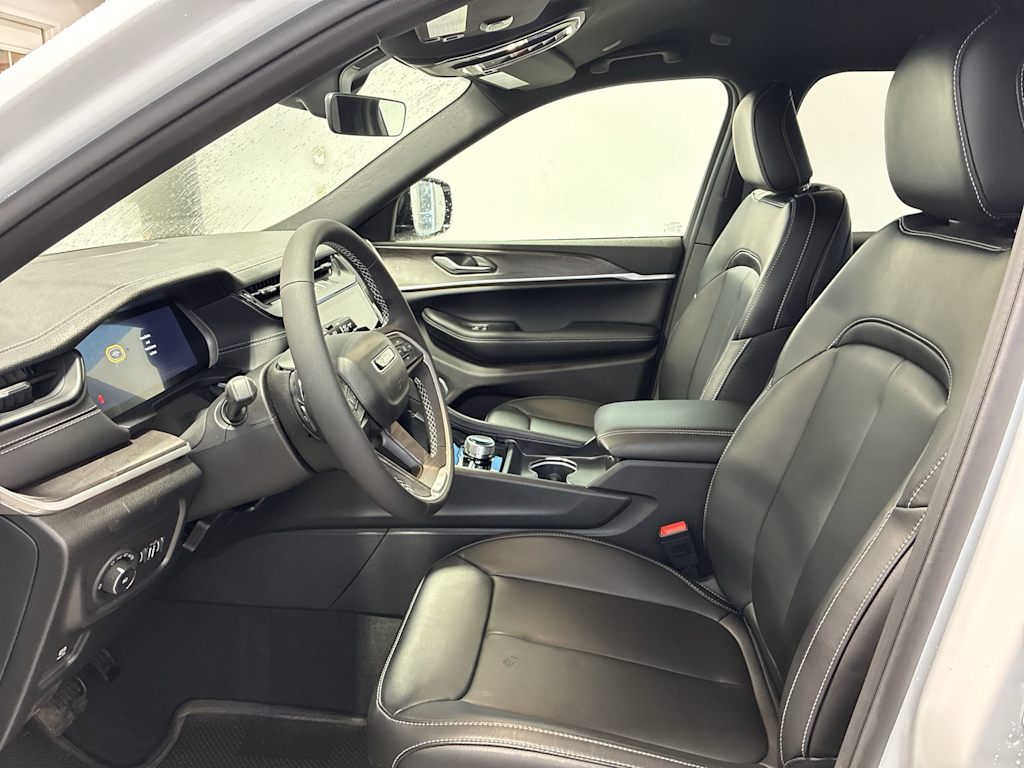 Thumbnail: 2026 Jeep Grand Cherokee L - 8