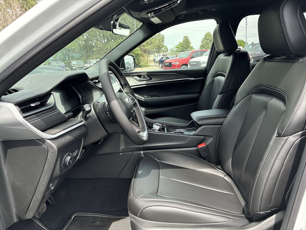 Thumbnail: 2026 Jeep Grand Cherokee L - 9
