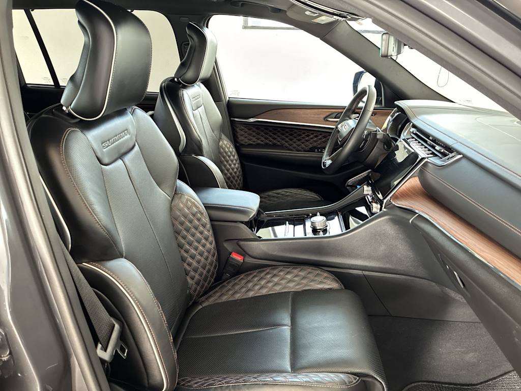 Thumbnail: 2023 Jeep Grand Cherokee L - 10