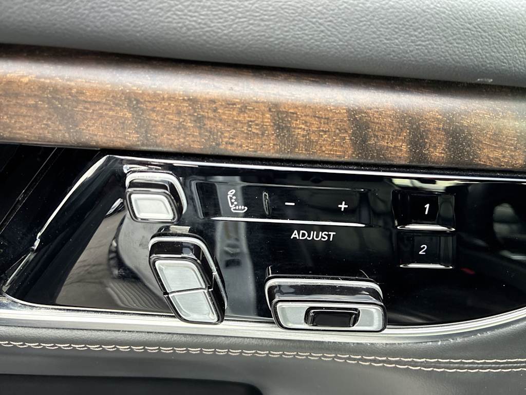 Thumbnail: 2023 Jeep Grand Wagoneer L - 19