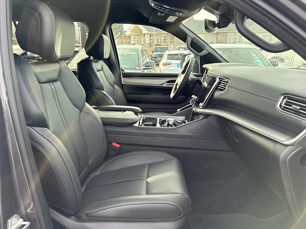 Thumbnail: 2026 Jeep Grand Wagoneer - 9