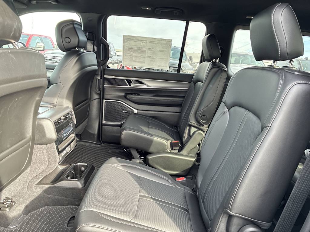 Thumbnail: 2026 Jeep Grand Wagoneer - 10