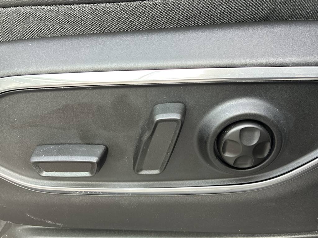 Thumbnail: 2026 Jeep Grand Wagoneer - 20