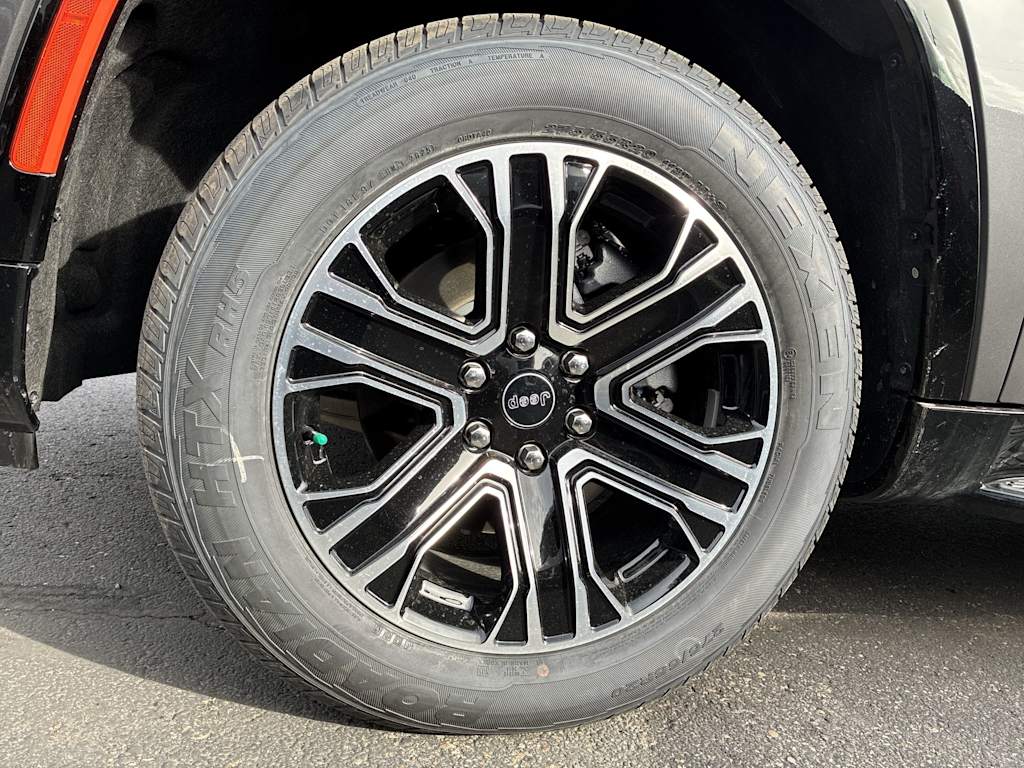 Thumbnail: 2026 Jeep Grand Wagoneer - 6