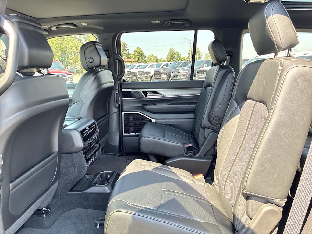 Thumbnail: 2026 Jeep Grand Wagoneer - 11