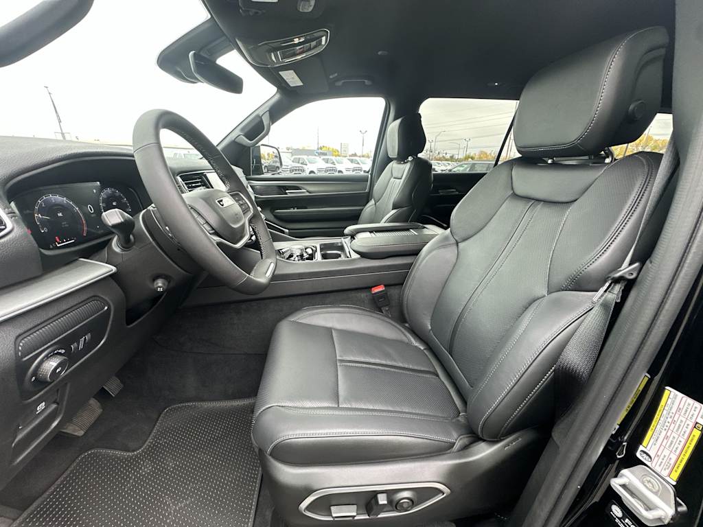 Thumbnail: 2025 Jeep Wagoneer - 8