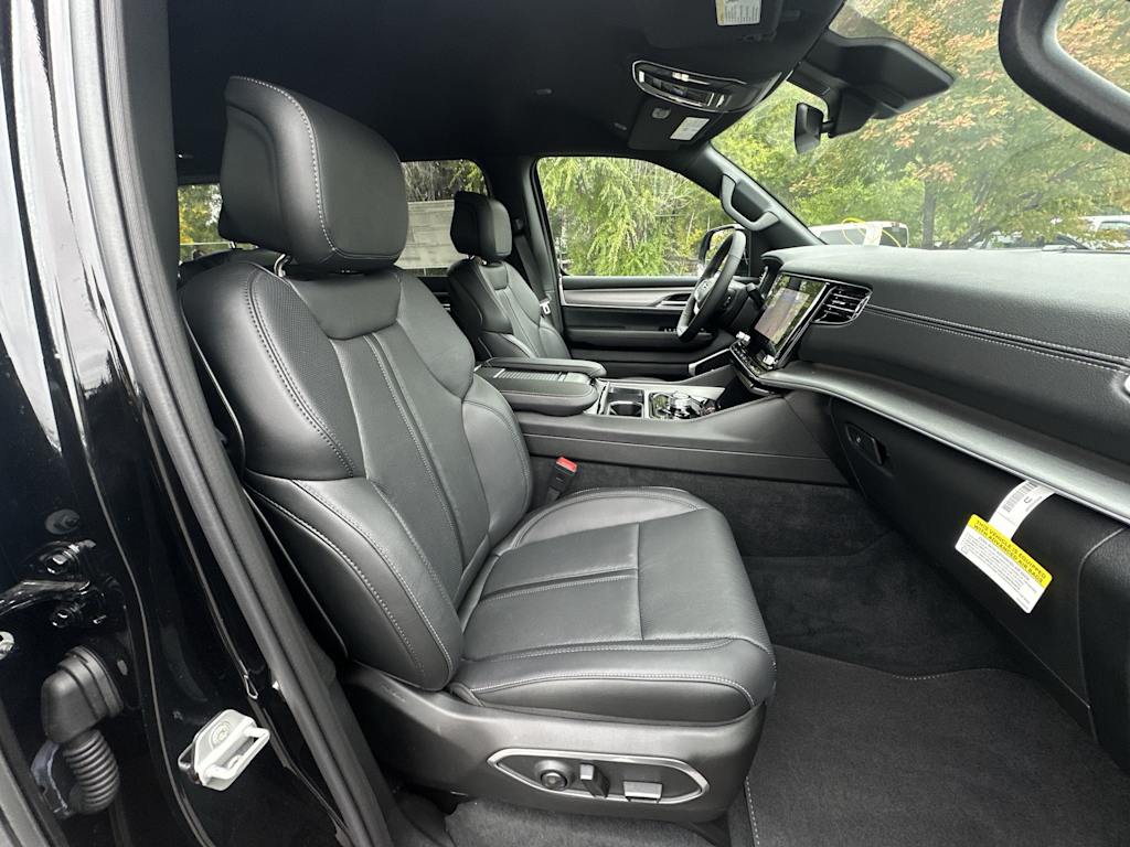 Thumbnail: 2025 Jeep Wagoneer - 9