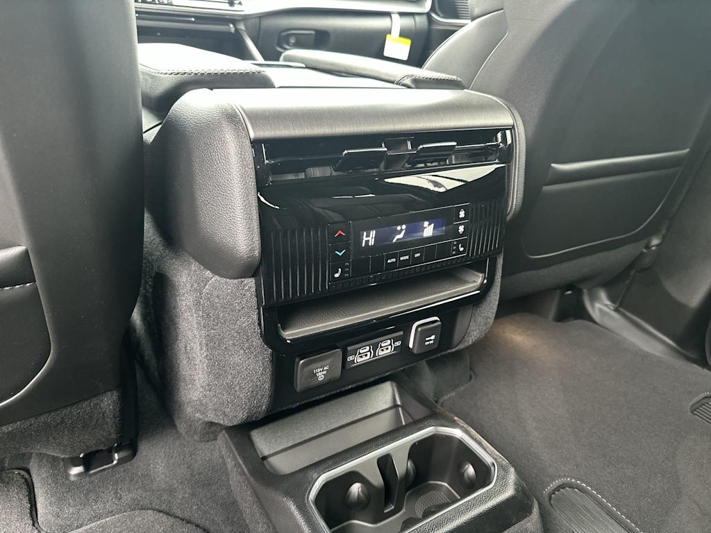 Thumbnail: 2025 Jeep Wagoneer - 23