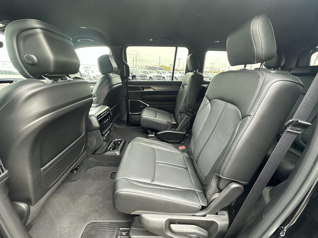 Thumbnail: 2025 Jeep Wagoneer - 10