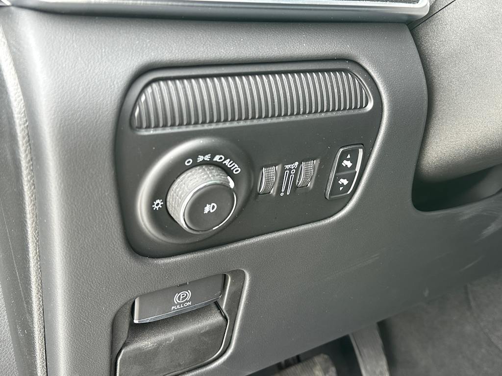 2024 Jeep Grand Wagoneer Series III 24