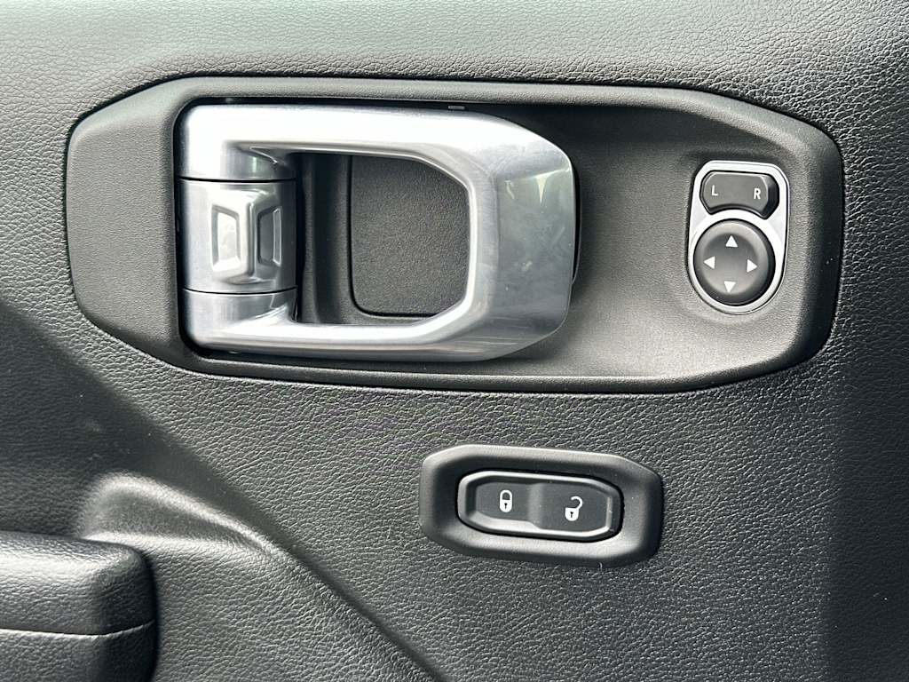 Thumbnail: 2021 Jeep Gladiator - 20