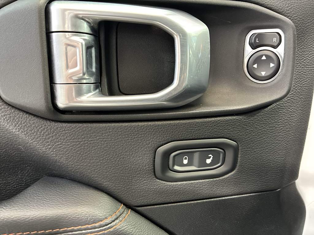 Thumbnail: 2021 Jeep Gladiator - 21