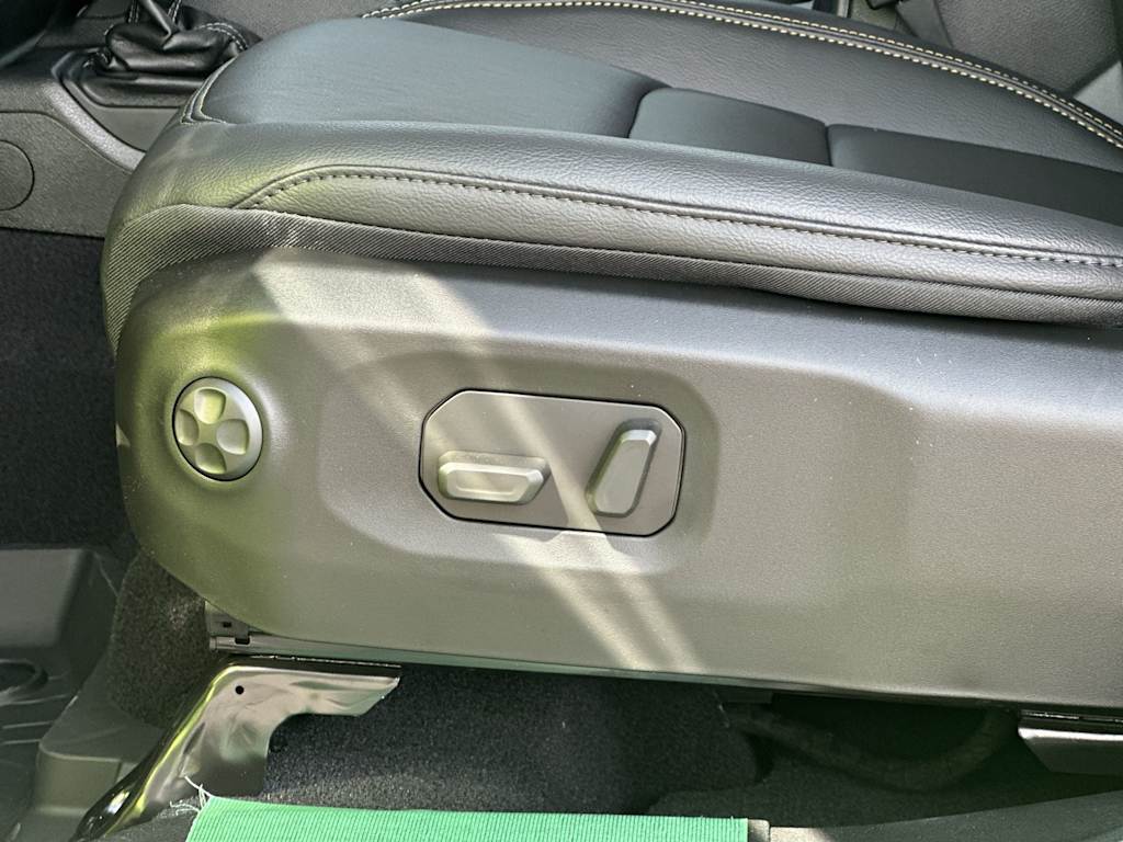 Thumbnail: 2025 Jeep Gladiator - 15