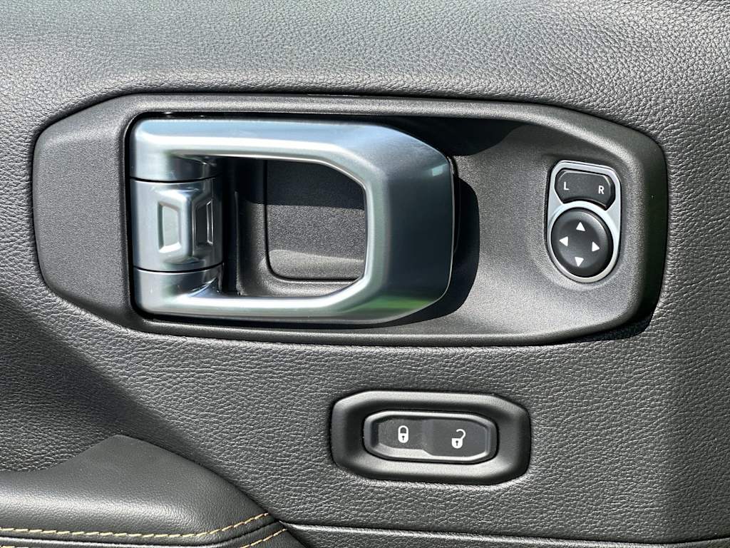 Thumbnail: 2025 Jeep Gladiator - 16