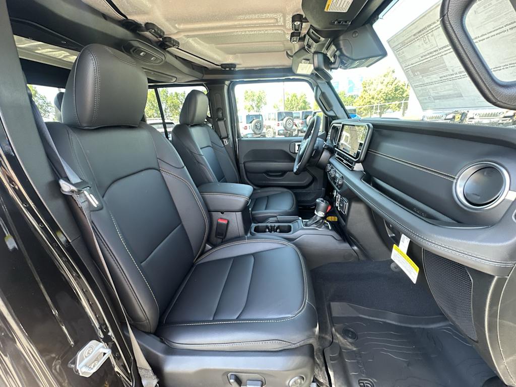 Thumbnail: 2025 Jeep Gladiator - 10